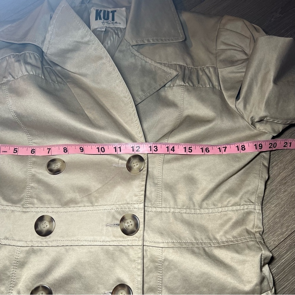 KUT from the Kloth Women's Tan Trench Coat Size Large Ivory Tan Buttons Fitted - Picture 10 of 11